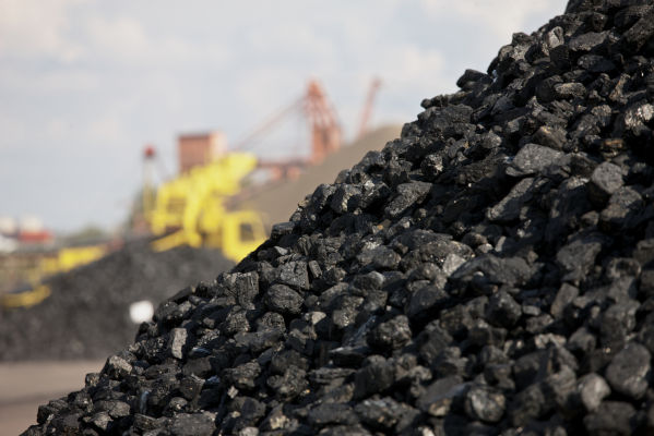 A lavra a céu aberto é o tipo de mineração mais utilizado para extração do carvão mineral. 