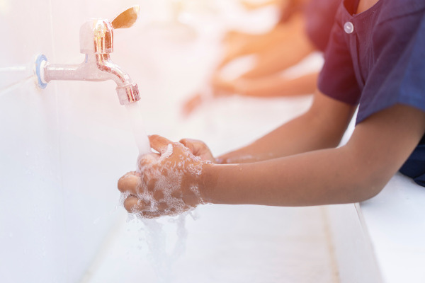 Lavar as mãos pode prevenir diversas doenças.
