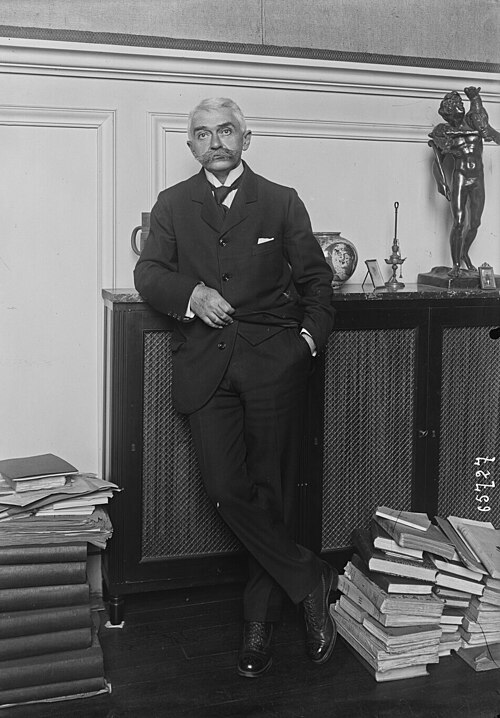  Pierre de Coubertin, o Barão de Coubertin, em 1921.