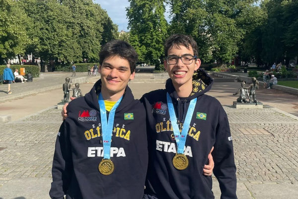 Olavo Longo e Marcelo Lage, ganhadores das medalhas de ouro IMO 2022