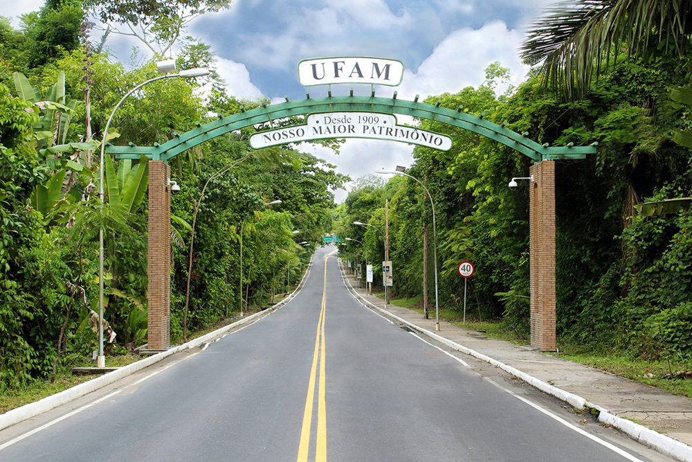 Entrada do campus da UFAM.