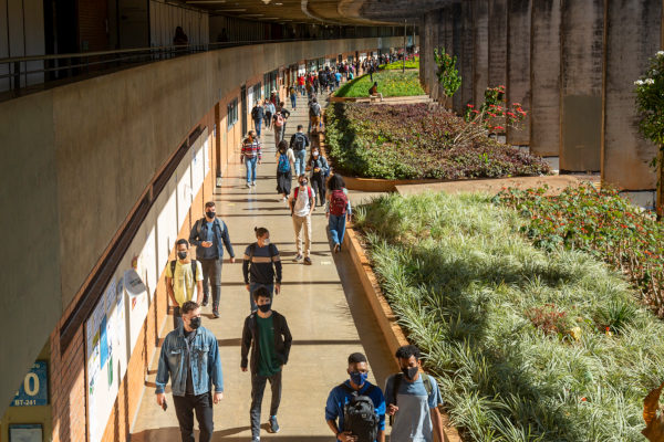 Corredor do campus da UnB